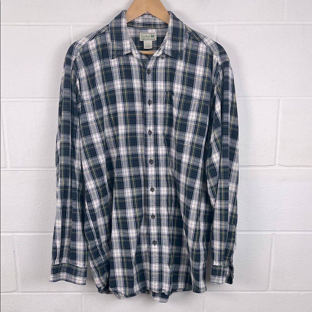 L.L. Bean men’s scotch plaid flannel traditional fit long sleeve shirt size L